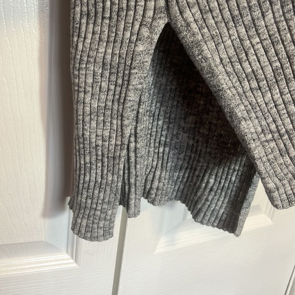 Lightweight V neck - Picture 3 of 3